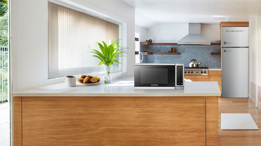 Frigidaire, 2-Door Refrigerator with Freezer & Toshiba Microwave Oven